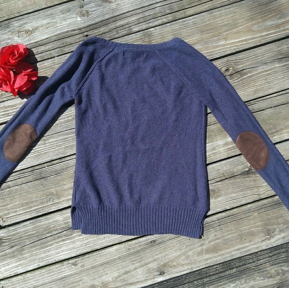 Between me & you sweater! - Picture 3 of 8